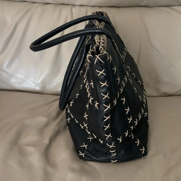 Berge Black Leather Tote Bag with Stitch Detailing - Picture 4 of 6